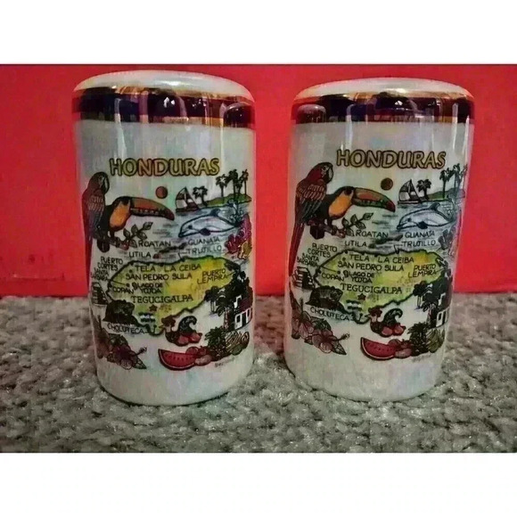 Honduras Vintage  Salt & Pepper Shakers Souvenir Collectors Item Kitchen Decor - Picture 1 of 7